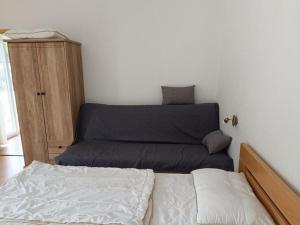 Apartments by the sea Pasman - 8219