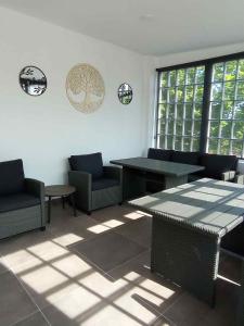 Auberges Les Chambres avec SDB,1 Studio l-interieur completement renove en 2024,plage du Debarquement 5 minutes a pied : photos des chambres