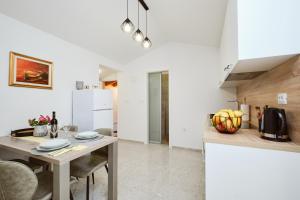 Apartments by the sea Martinscica, Cres - 22582