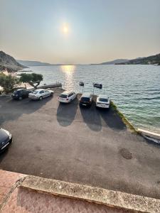 Apartment Metajna 6465c