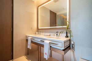 Angsana Oceanview Residence Luxurious 2BR Lakeview Apartment