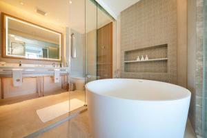 Angsana Oceanview Residence Luxurious 2BR Lakeview Apartment