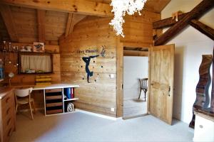 Chalets Chaleureuse maison de village : photos des chambres