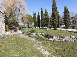 Maisons de vacances Gite de charme romantique avec Spa privatif l-Echappee bulles : photos des chambres