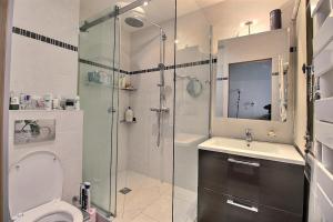 Maisons de vacances House with garden RER & Metro line 1 to 5 min : photos des chambres