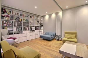 Maisons de vacances House with garden RER & Metro line 1 to 5 min : Maison 4 Chambres
