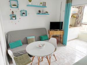 Bright studio with Pool, Torrecilla Beach