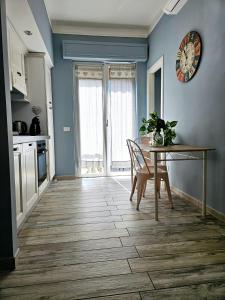 PETITE MAISON ELEGANTE MONOLOCALE CON TERRAZZA