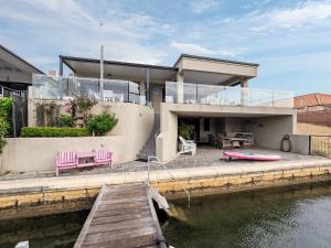 Summer-Ready Canal HomePrivate JettyPets!