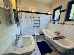 Maisons de vacances Maison en pierre, charme et jardin au calme : photos des chambres