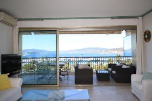 Vue unique sur toute la baie de Cannes et la mer