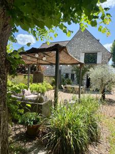 Maisons de vacances Maison en pierre, charme et jardin au calme : photos des chambres