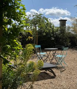 Maisons de vacances Maison en pierre, charme et jardin au calme : Maison 5 Chambres