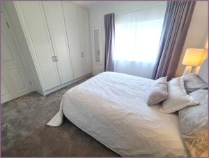 Double & Single Room Options in Quiet, Relaxing Home in Frankfield