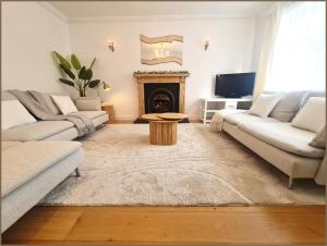 Double & Single Room Options in Quiet, Relaxing Home in Frankfield