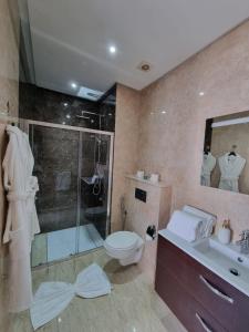 Red at Home Luxe Appartement