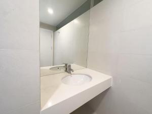 Tô Ngọc Vân - Căn hộ 1 ngủ view hồ