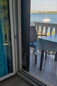 Apartments by the sea Pasman - 8219