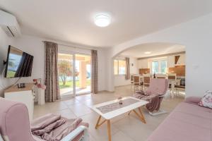 Apartments by the sea Privlaka, Zadar - 24599