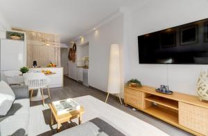 Sunset by Smart Holiday