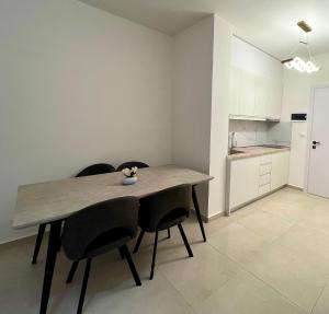 Isufi Modern Studio