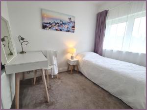 Double & Single Room Options in Quiet, Relaxing Home in Frankfield