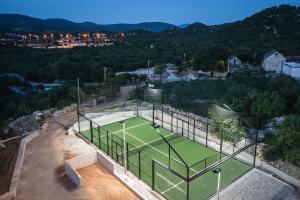 Villa Lovorika - Padel, Cageball, Basketball & Heated Pool