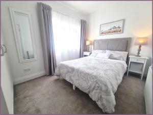 Double & Single Room Options in Quiet, Relaxing Home in Frankfield