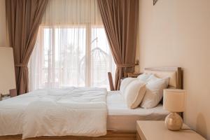 Golfside Serenity - Stylish 1 BHK by FREE Holiday Homes - 4hvězdičkové hotely ve městě Rás al-Chajma