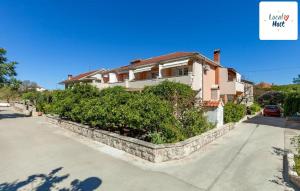 Apartments and Rooms Dobrila - 3hvězdičkové hotely ve městě Jelsa