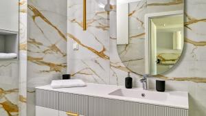 Rezydencja Niechorze D203 Classik z 2 sypialniami, z Basenem, Sauną, Jacuzzi, przy samej PLAŻY - 5D Apartments