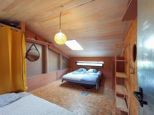 Maisons de vacances Maison d-artiste atypique en bordure de foret : photos des chambres