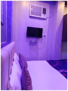 HOTEL SHIV # KASHI # PAYING Near Kashi Vishwanath Temple & Dashashwamedh Ghat- Fully Air conditioned Rooms - Free Wi-Fi # Parking & Room Service - Best Budget Guest House In Varanasi