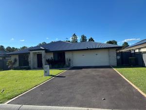 Family retreat in Caboolture big house