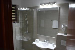 Twin Room with Balcony room in Hotel Nemira