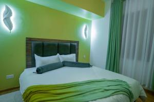 Stylish Nairobi Getaway 2BR Apartment PoolTable