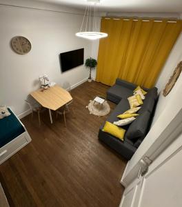 Appartements PARIS-MONTROUGE Magnifique Studio Appartement de 35m2 - tres cosy pour 1 a 6 personnes refait a neuf - ENTIRE APARTMENT LUXIRIOUS AND WARM - Montrouge Paris 14eme - Proche Aeroport Orly & Parc Expositions Porte de Versailles FREE WIFI GRATUIT : photos des chambres