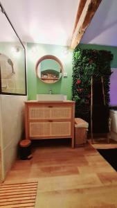 Maisons de vacances La Vallee Secrete - Love Hotel : photos des chambres