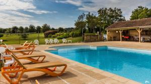Chalets Chalet La Brousse pour 5 personne avec piscine : photos des chambres
