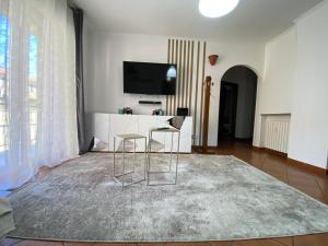 11 ospiti -Balcone-Parcheggio Privato, Bulai Home