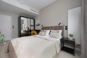 Towarowa Towers Prestigious Apartaments with AC & Parking in Warsaw by Renters Prestige