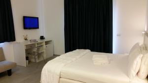 Standard Triple Room with Balcony room in Hotel Miramare