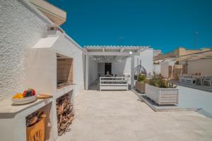 Villa Benedetta On SeaShore - Happy Rentals