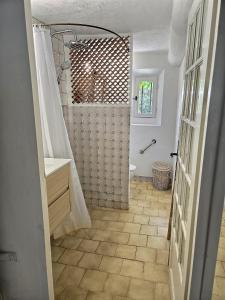 Villas Les Bulles de Montfort - WiFi - Parking gratuit & Cuisine : photos des chambres