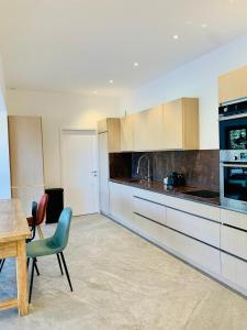 VillaM with heated pool, panoramic view, sea