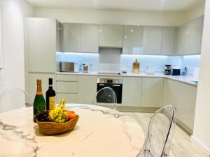 2BR Apt ExCeL Area Panoramic Views & WiFi