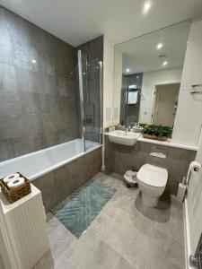 2BR Apt ExCeL Area Panoramic Views & WiFi