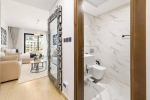 Holiday Boulevard - Stylish Upgraded Studio - Designer Touches in JVC
