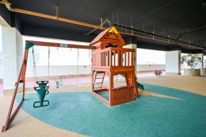 Stylish 1BR Apartment - Central Location in JVC - Balcony - Holiday Boulevard