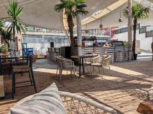 Aria Seaview Apartments